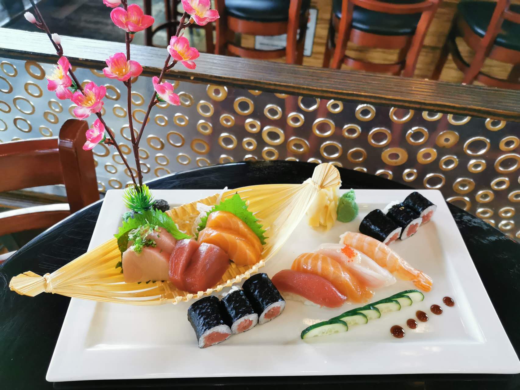 *Sushi & Sashimi Combo